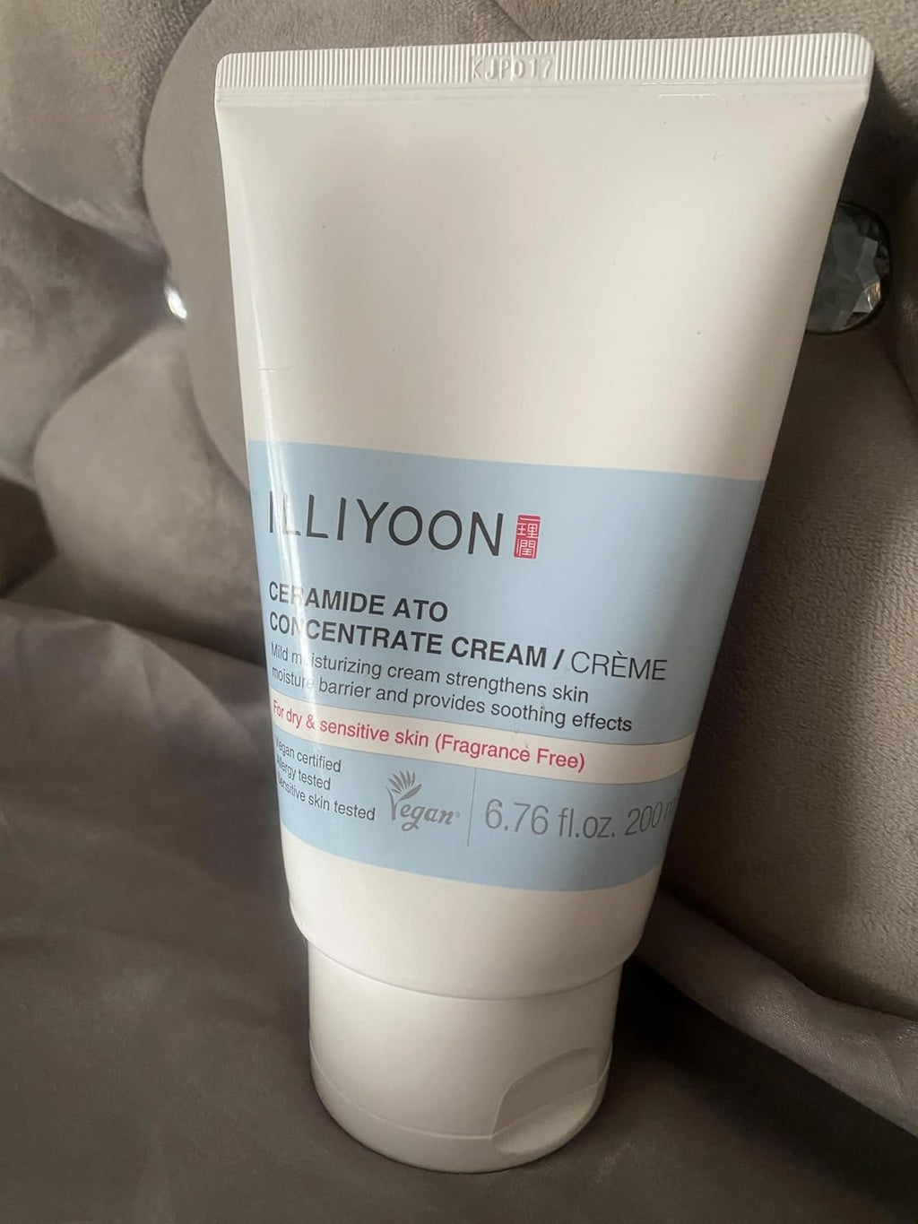 Illiyoon Ceramide Ato Concentrate Cream | Moisturizer for Dry & Sensitive Skin, 100hr Lasting Hydration, For Face & Body, Gentle for Infants, Moisture Barrier Repair, Vegan Certified, 6.76 fl.oz.