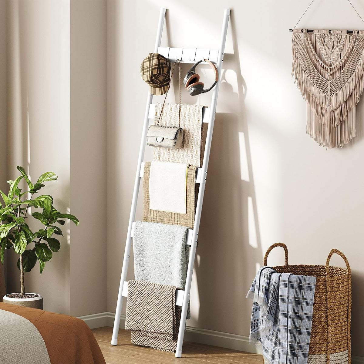 HOOBRO Blanket Ladder, 5-Tier Towel Rack with Hooks, Wall-Leaning Blanket Rack, Decorative Display Ladder Shelf, for Scarves, Industrial, Living Room, Bedroom, Rustic Brown and Black BF52CJ01G1